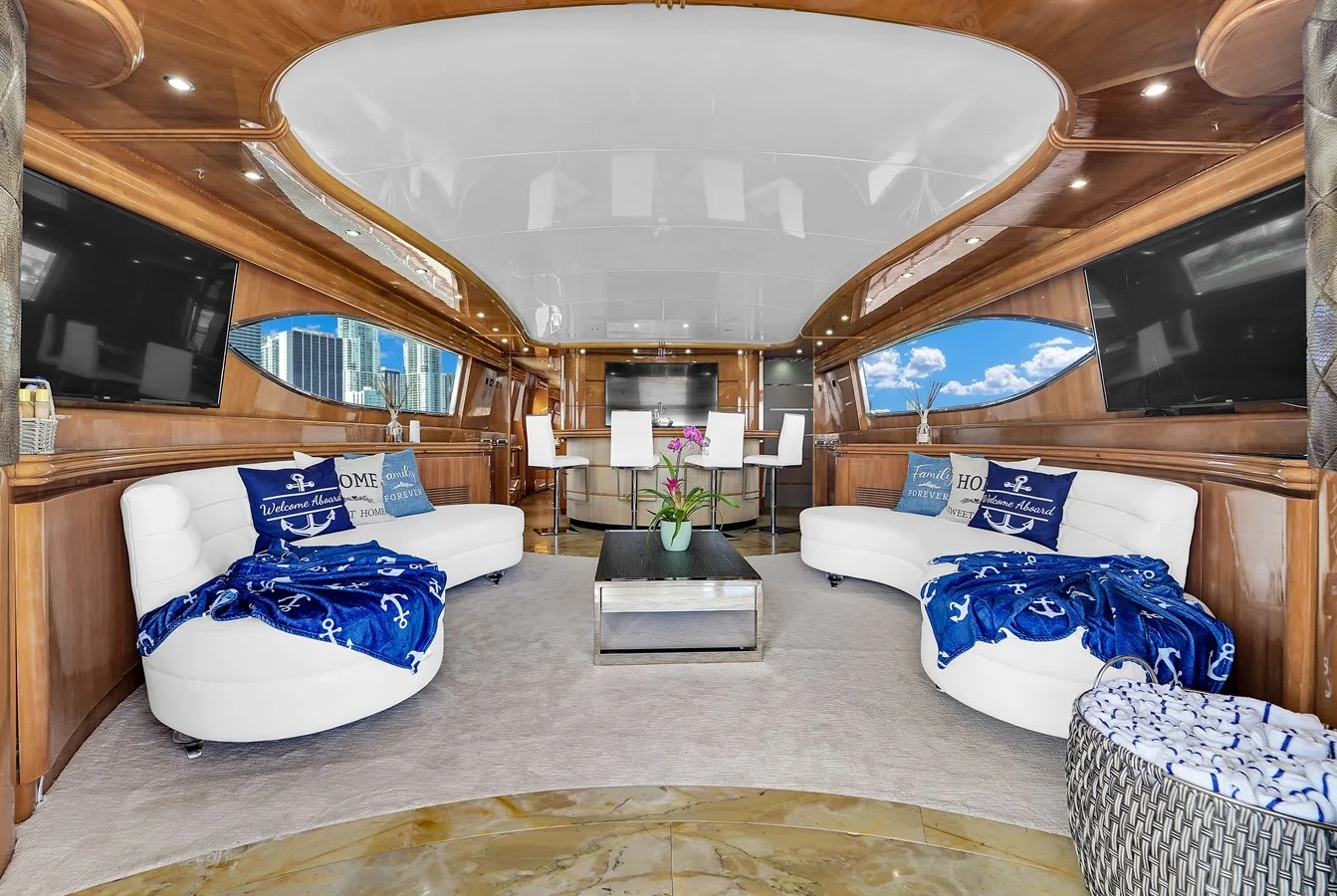 110ft Maiora Stamos Bien yacht amenities